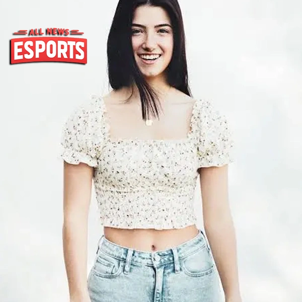 Di Balik Senyum Charli: 10 Kisah Penuh Sang Bintang TikTok!